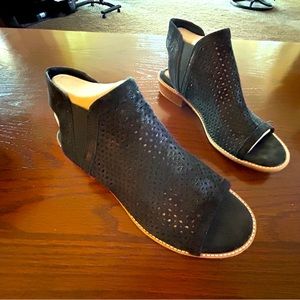 Sofft black size 9 sandals